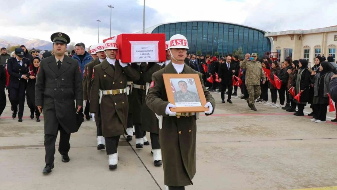 Erzincanlı şehit havalimanında karşılandı