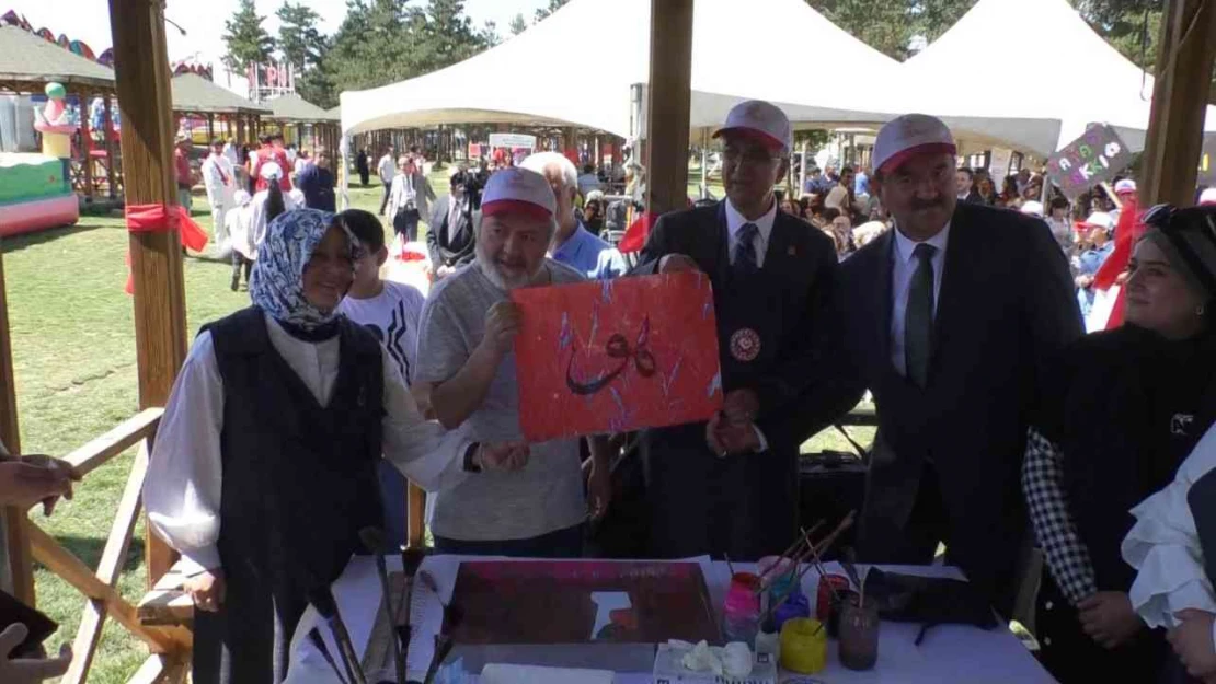 Erzurum'da Aile ve Sosyal Hizmetler İl Müdürlüğü Çocuk ve Gençlik Festivali coşkusu