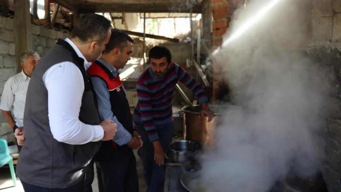 Erzurum'da dutun pekmeze yolculuğu sürüyor