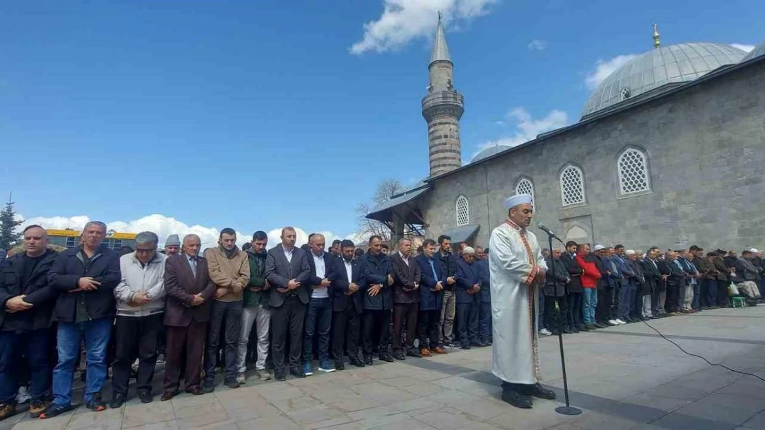 Erzurum'da Gazze şehitleri için gıyabi cenaze namazı kılındı