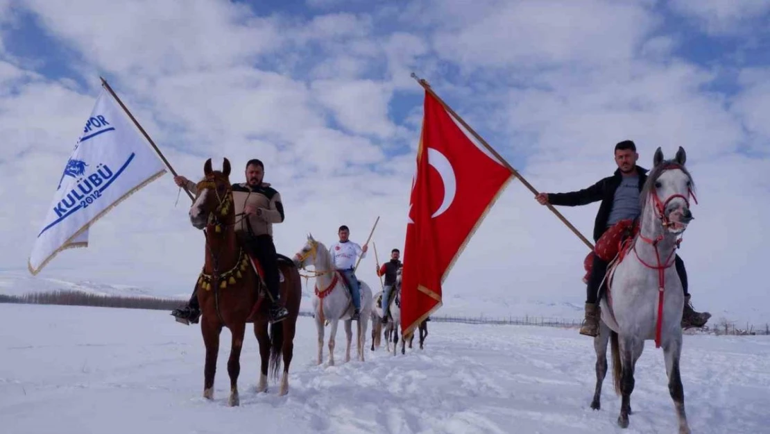 Erzurum'da kar üzerinde cirit keyfi