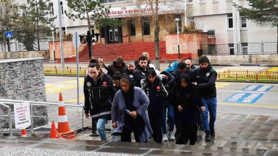 Erzurum'da saç sprey tüplerine saklanmış uyuşturucu ele geçirildi