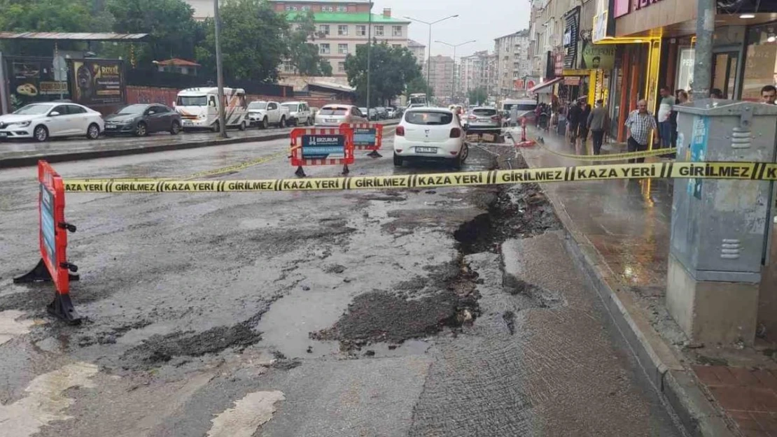 Erzurum'da sağanak yağış sele dönüştü