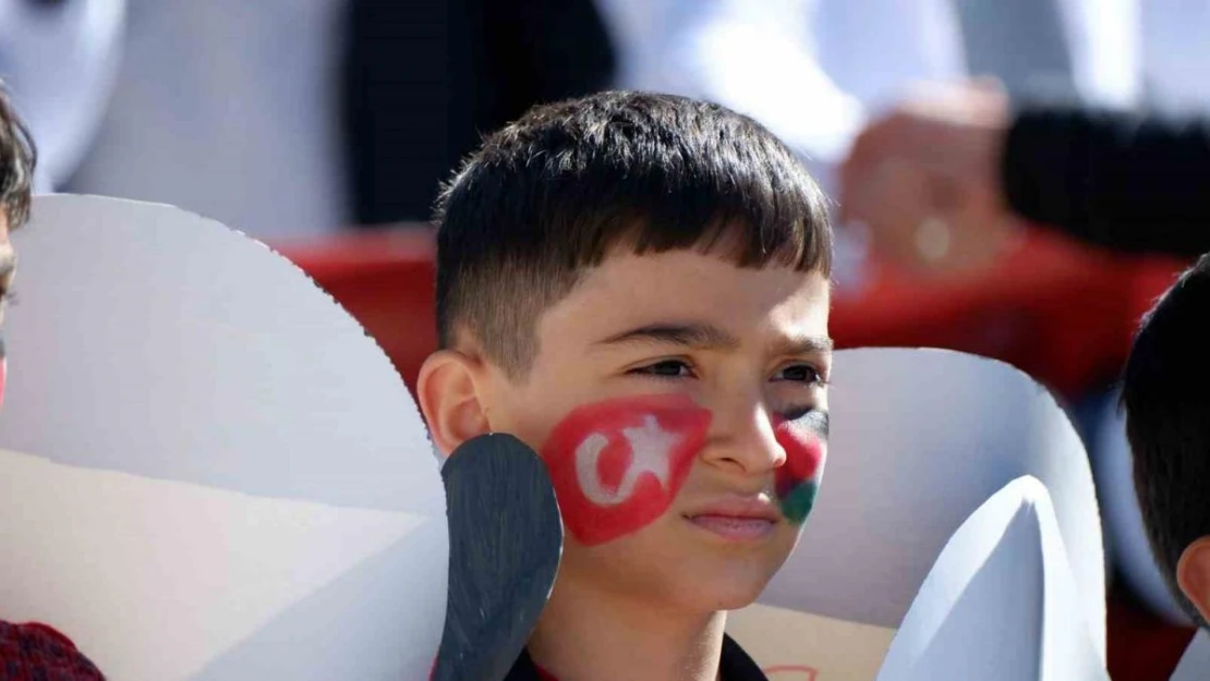 Erzurum'da sağlıkçıların sessiz yürüyüşü sürüyor