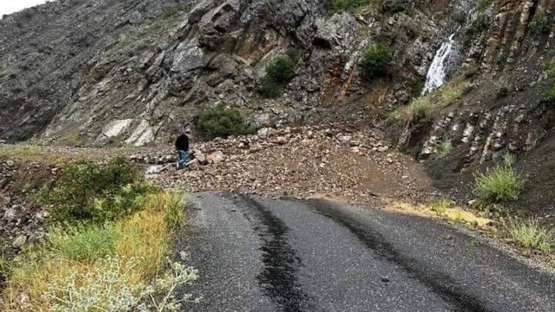 Erzurum'da sel nedeniyle yol çöktü