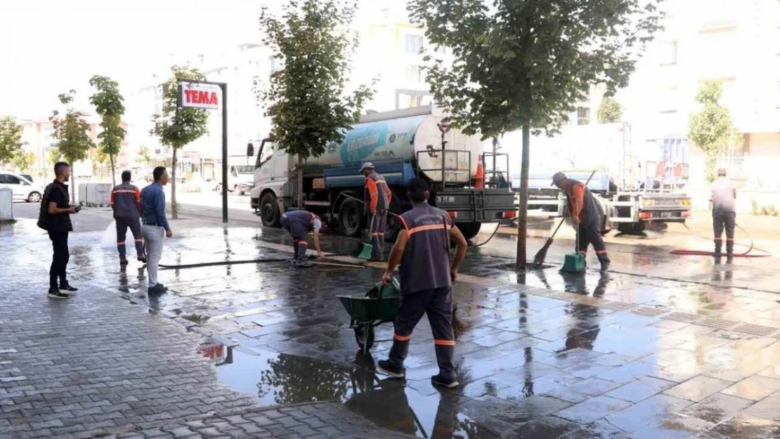 Erzurum'da temizlik timleri işbaşında