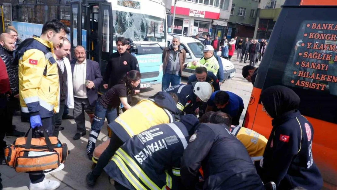 Erzurum'da trafik kazası 14 yaralı