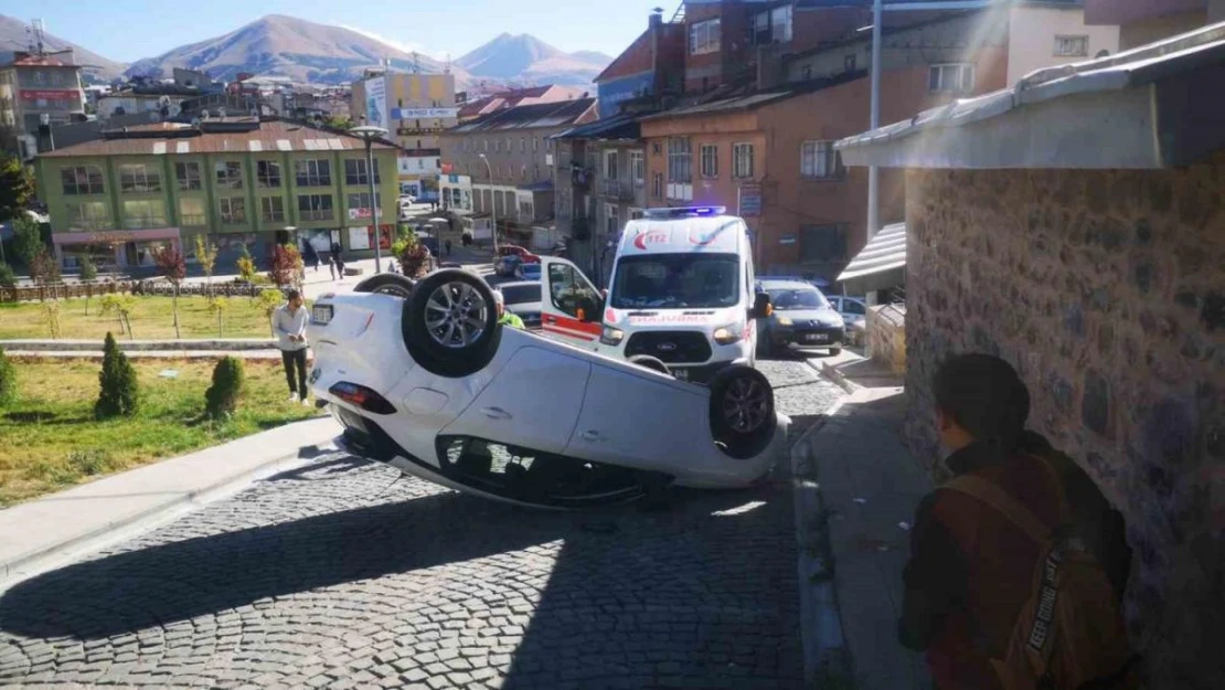 Erzurum'da trafik kazası: Araç takla attı