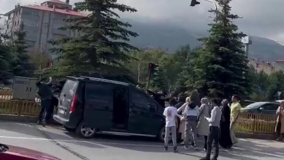 Erzurum'da trafikte 'yol verme' kavgası