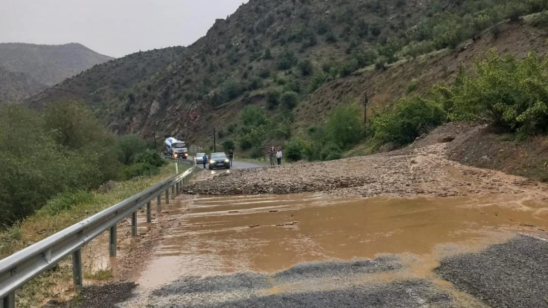 Erzurum'da yoğun yağış heyelan ve seli getirdi