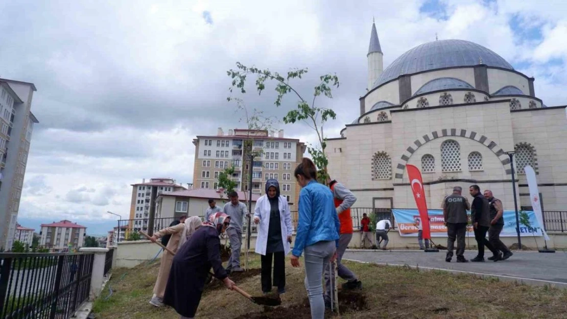 Erzurum Sağlık Müdürlüğü'nden fidan dikimi