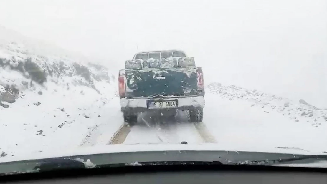 Erzurum - Tekman karayolunda kar yağışı etkili oldu