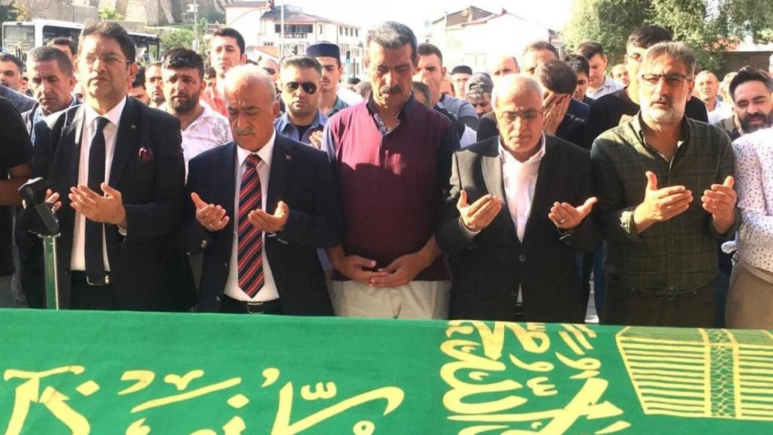 Erzurum'un sevilen iş insanı Abdurrezzak Cellat son yolculuğuna uğurlandı