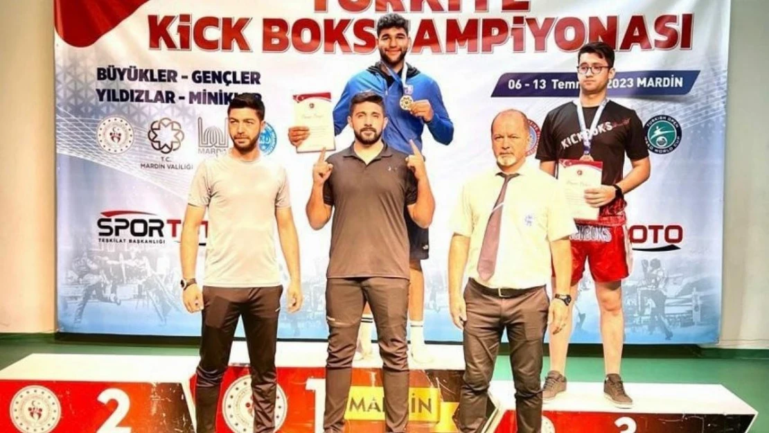 Erzurumlu Kick Boksçular madalyaları topladı