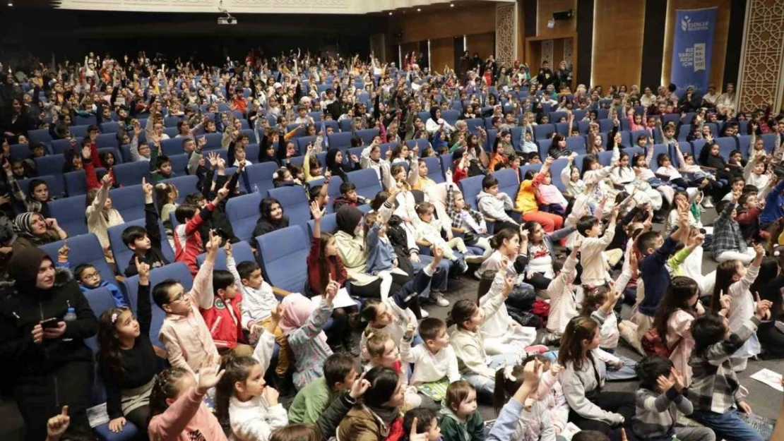 Esenler Belediyesi yarıyıl tatiline 'merhaba' diyen minikler için 'Karne Şenliği' düzenledi