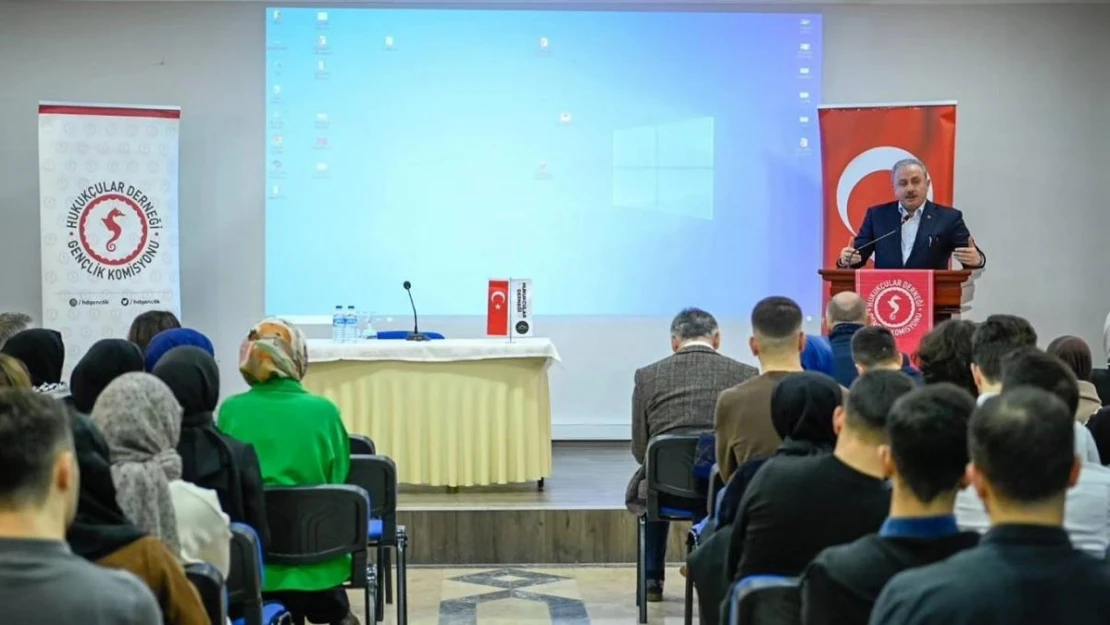 Eski TBMM Başkanı Şentop, Yalova'da söyleşi programına katıldı