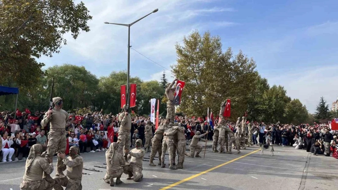 Eskişehir'de Cumhuriyetin 100'üncü yılı coşkuyla kutlandı