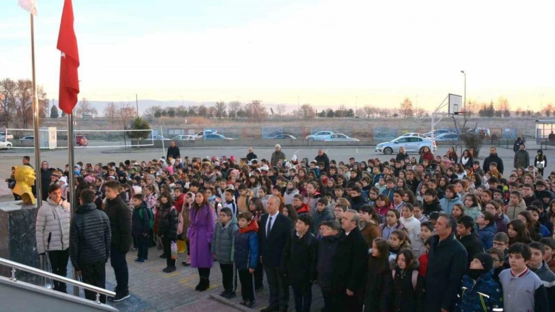 Eskişehir'de de şehitler için saygı duruşu düzenlendi