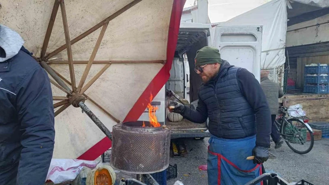 Eskişehir'de pazarcı esnafı emek parası için soğukla mücadele ediyor