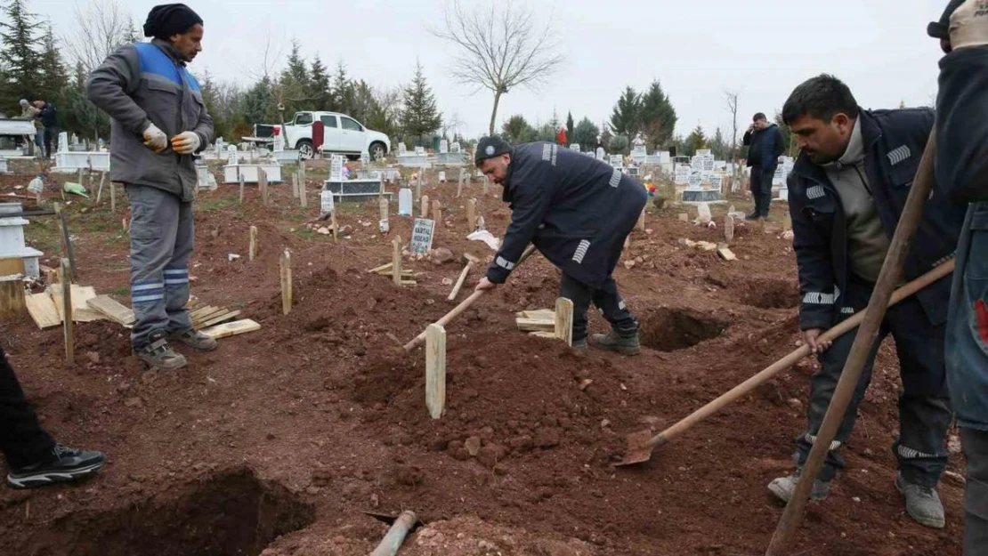 Eskişehir'de şehir çöplüğünde ölü bulunan bebek defnedildi