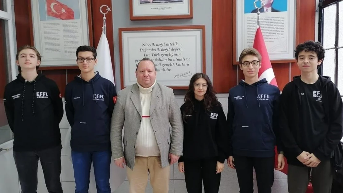 Eskişehir Fatih Fen Lisesi ekibi Türkiye Münazara Şampiyonası'na katıldı