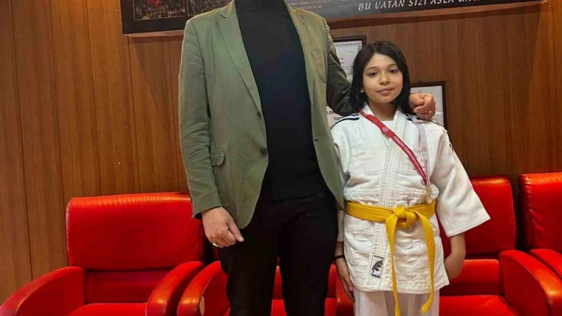 Eskişehir Ticaret Borsası Ortaokulu 'Minikler Kız Judo' müsabakalarında Eskişehir il birinciliğini kazandı