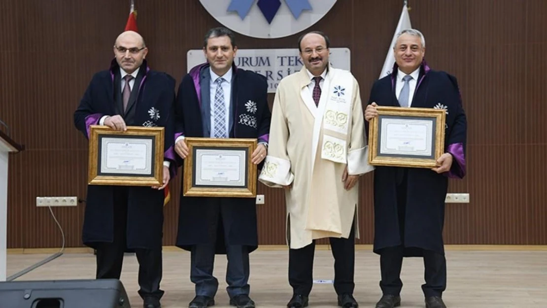 ETÜ'de akademik giysi ve ödül töreni heyecanı yaşandı