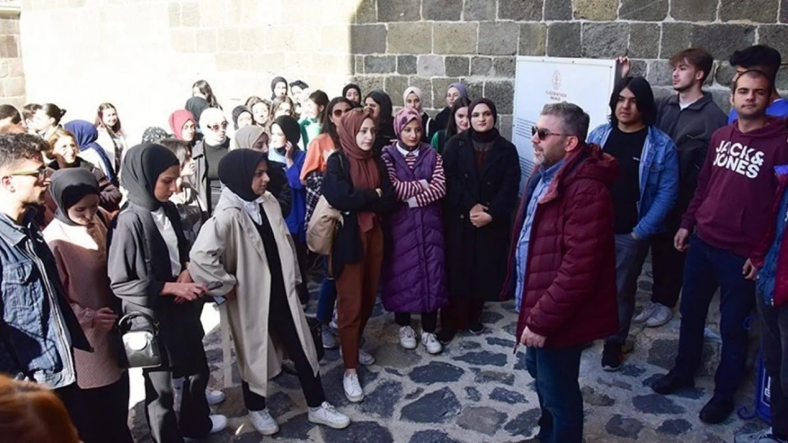 ETÜ'lü öğrenciler Erzurum'u gezdi