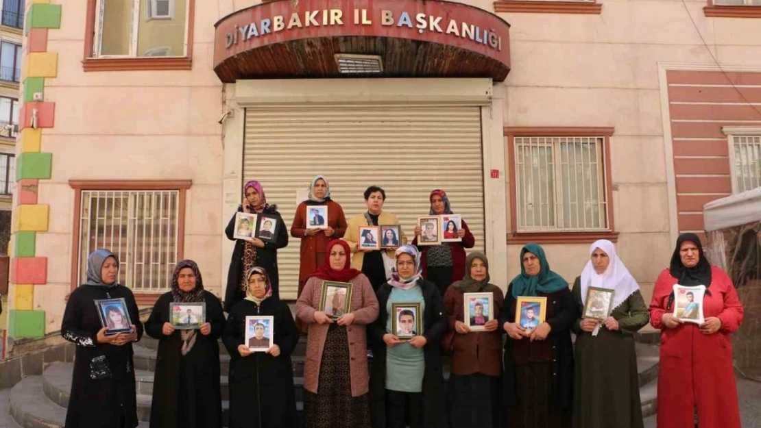 Evlat nöbetindeki aileler 8 Mart'ı buruk geçirdi