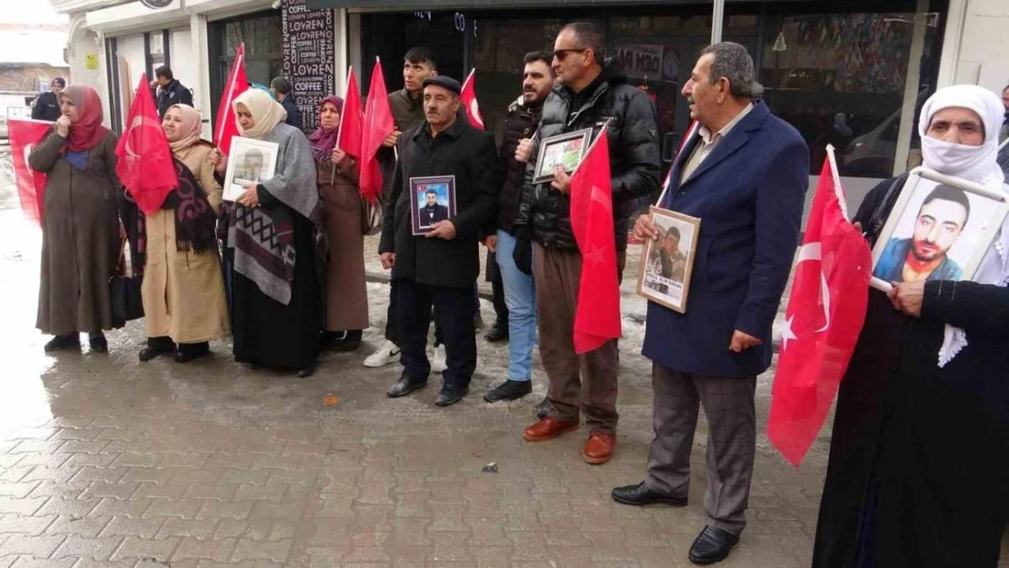 Evlat nöbetindeki anne Saliha Mert: 'DEM Parti'ye oy verenler hakkımıza giriyorlar'