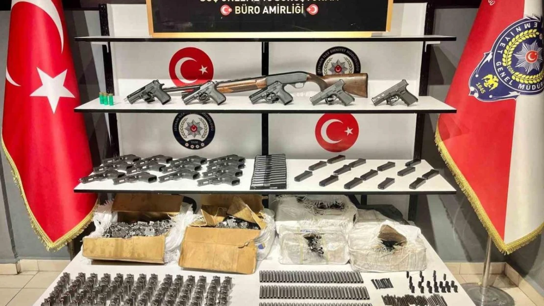 Evlerinde silah üreten kardeşlere Seyhan polisinden darbe