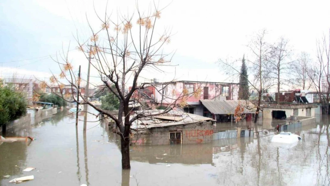 Felaketin yaşandığı Antalya'da bir mahalle sular altında kaldı