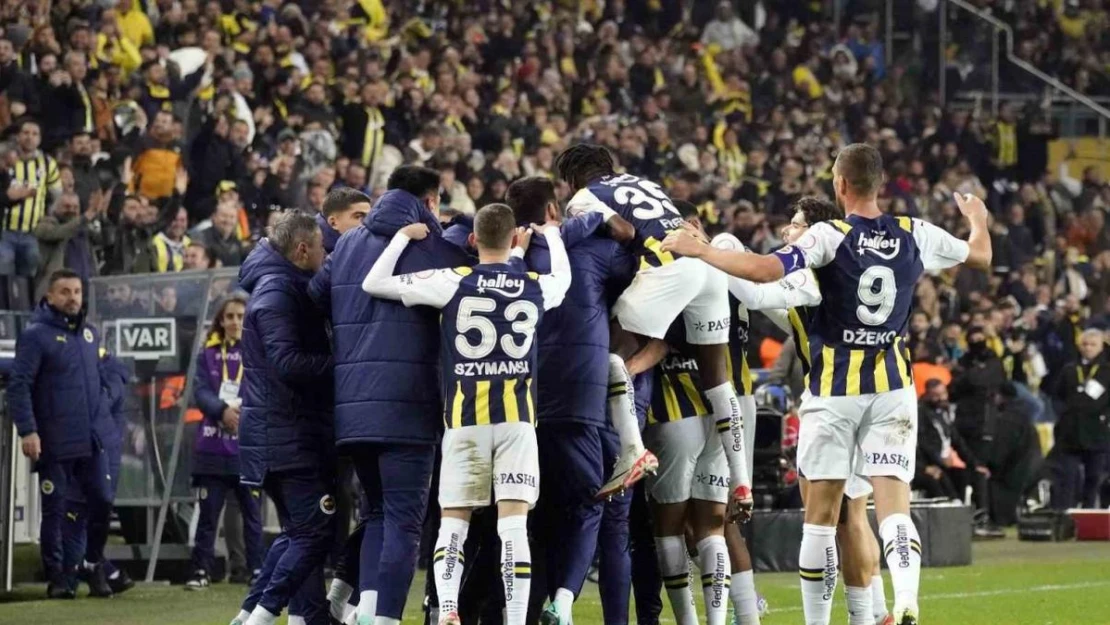 Fenerbahçe, 4 golle liderliğini sürdürdü