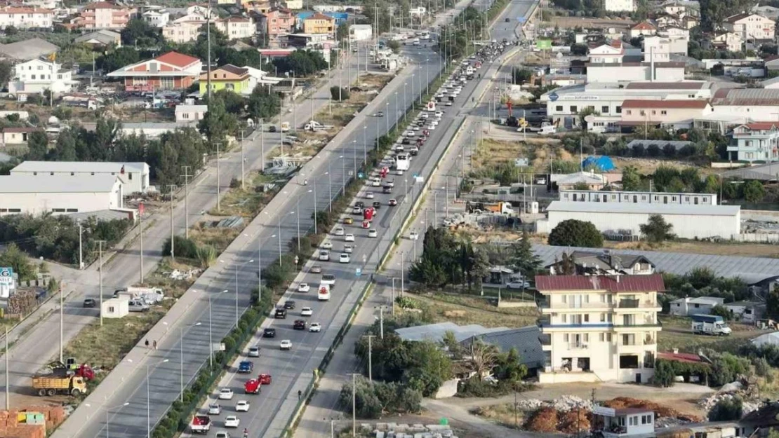 Fethiye'de Cumhuriyet konvoyu renkli görüntüler oluşturdu