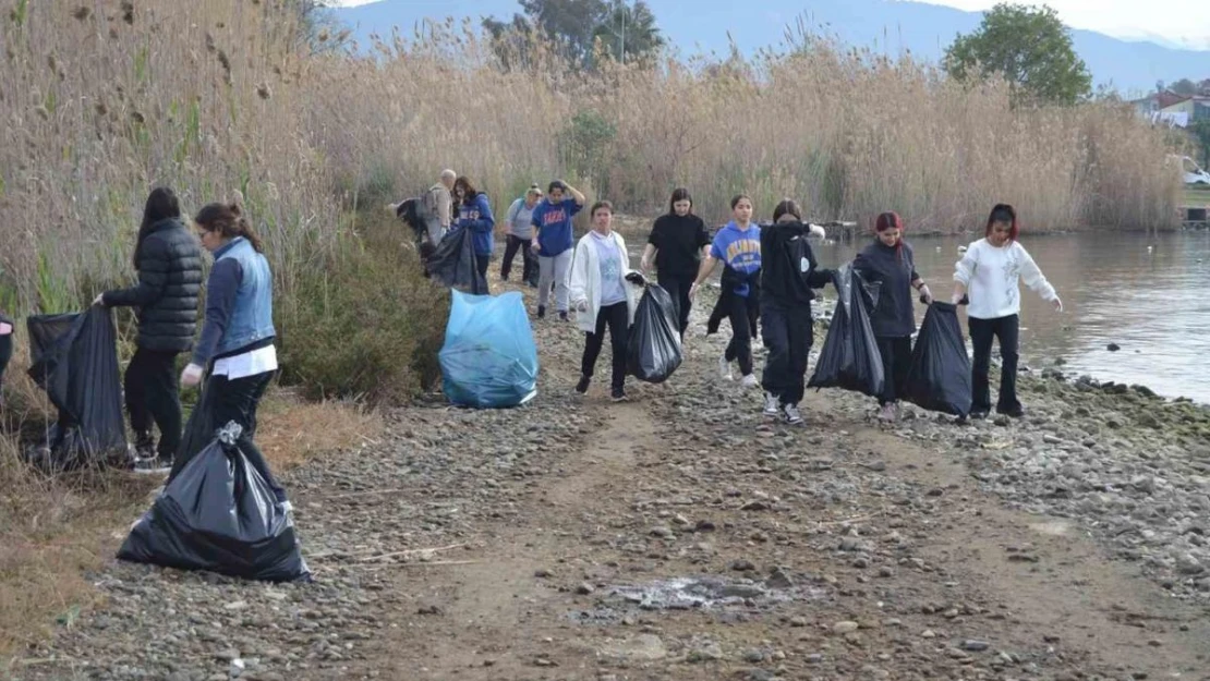 Fethiye Ördek Adası ve Kuş Cenneti'nde temizlik çalışması yapıldı