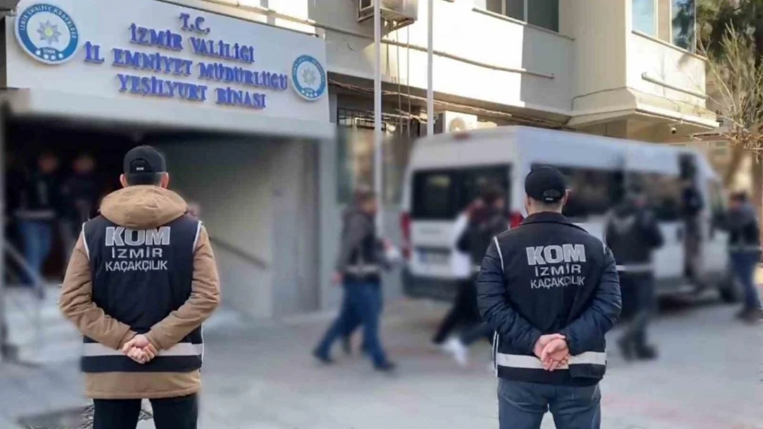 FETÖ şüphelilerine İzmir merkezli operasyon: 15 gözaltı