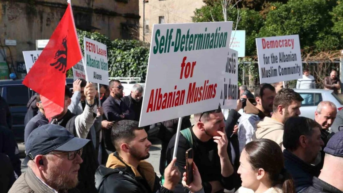 FETÖ tarafından yönetilen Arnavutluk İslam Birliği protesto edildi