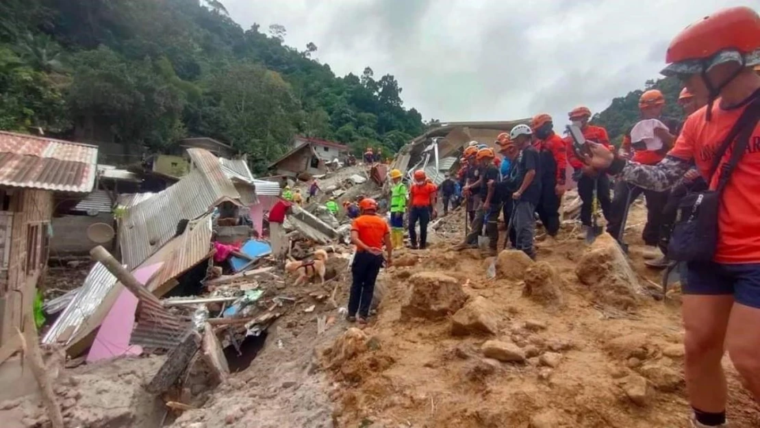 Filipinler'deki toprak kaymasında 10 kişi öldü, kayıp 49 kişiyi aranıyor