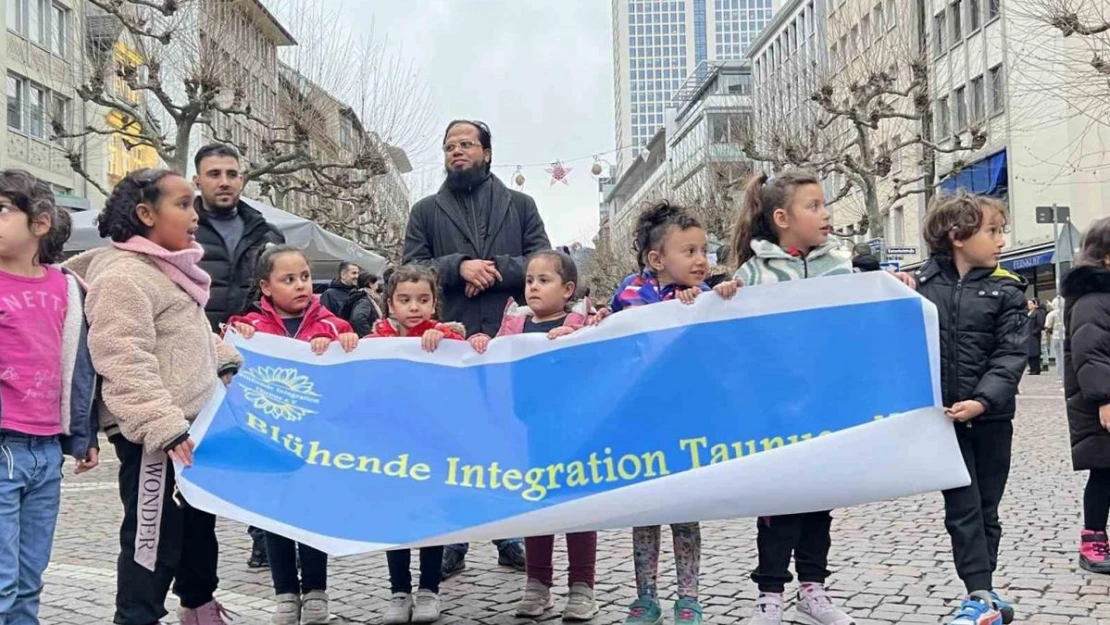 Frankfurt'un ana caddesi Ramazan ayı için aydınlatıldı