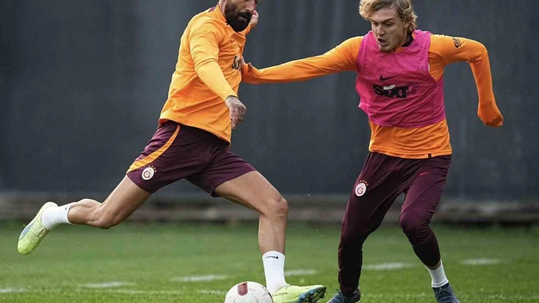 Galatasaray, Alanyaspor maçı hazırlıklarını çift antrenmanla sürdürdü