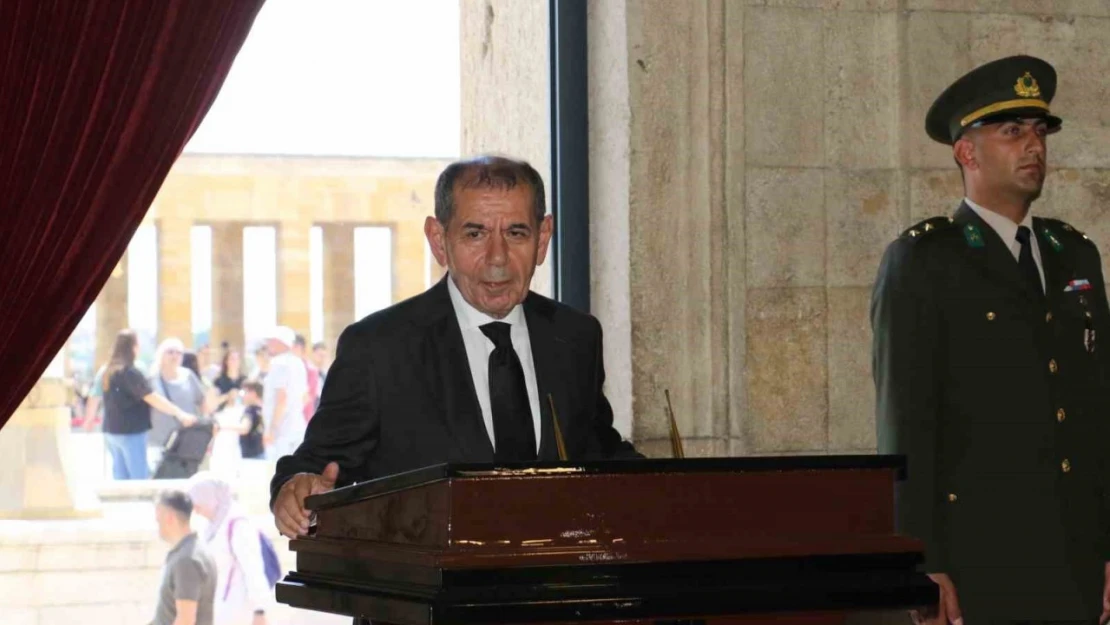 Galatasaray Başkanı Özbek'ten Anıtkabir'e ziyaret
