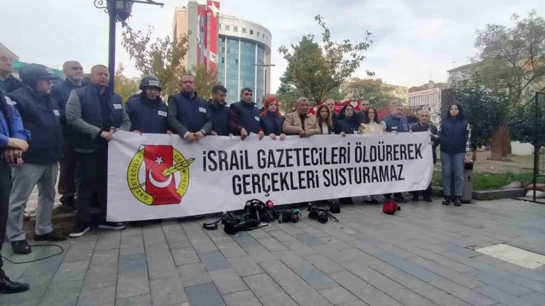 Gazeteciler İsrail'in meslektaşlarına yönelik saldırılarını protesto etti