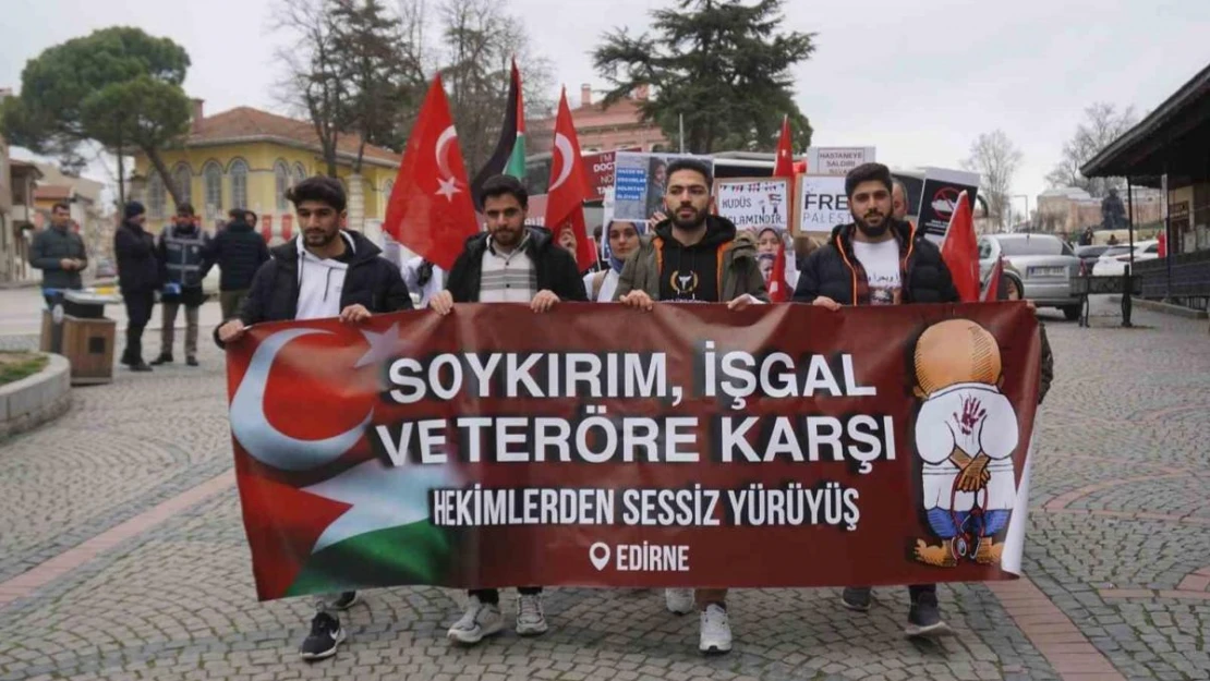 Gazze'ye destek için bir araya gelen üniversite öğrencilerinden sessiz yürüyüş