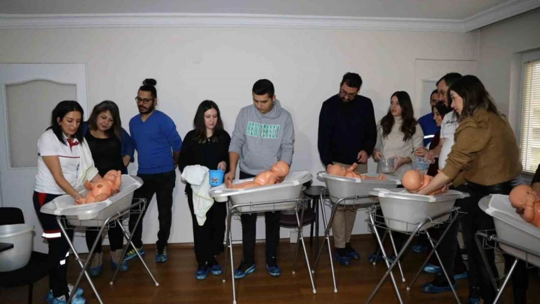 Gebe okulunda anne-babalara eğitimler devam ediyor