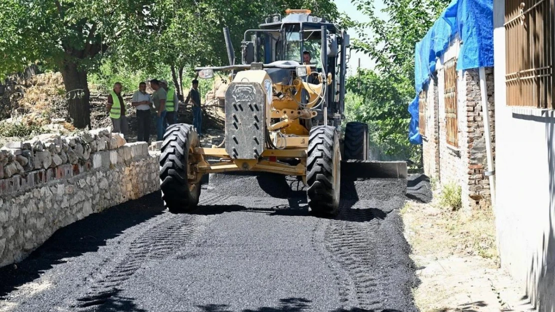 Geçit: 'İlçemize yakışır yollar yapıyoruz'