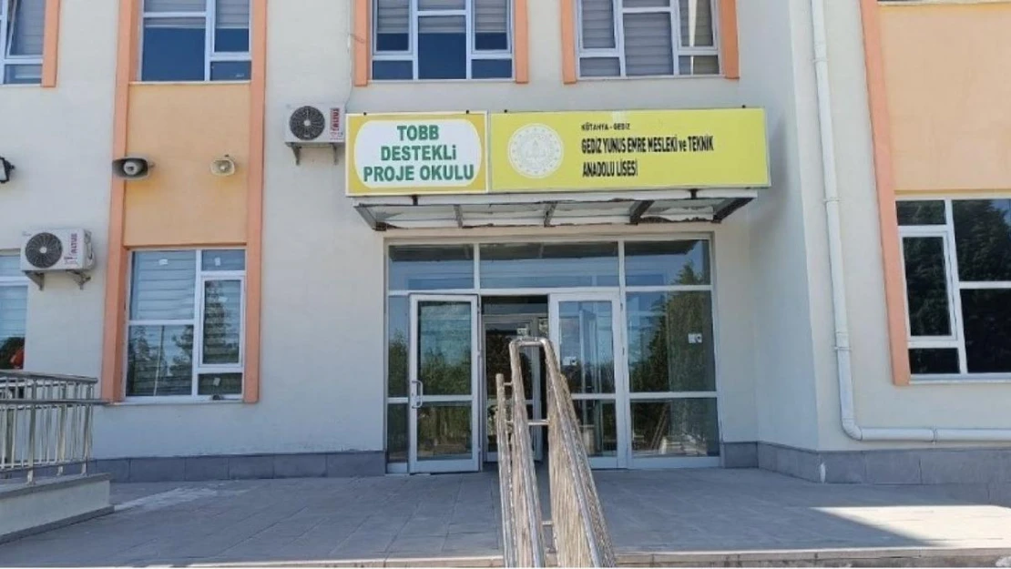 Gediz'de öğretmen evinde ölü bulundu