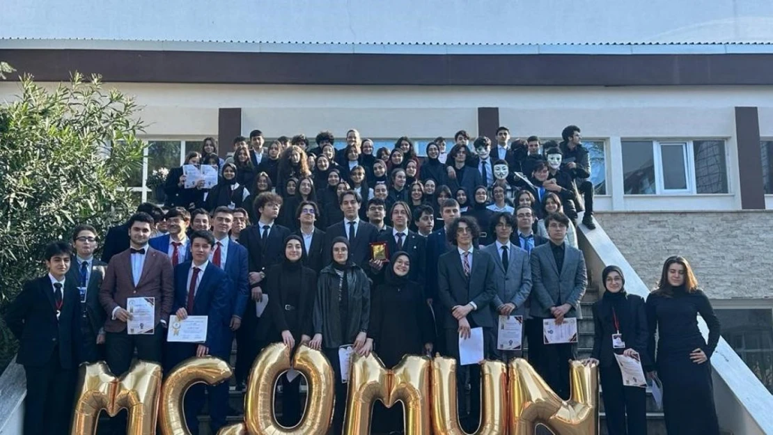 Geleceğin liderleri olarak Model Birleşmiş Milletler Konferansında diplomasi yaptılar