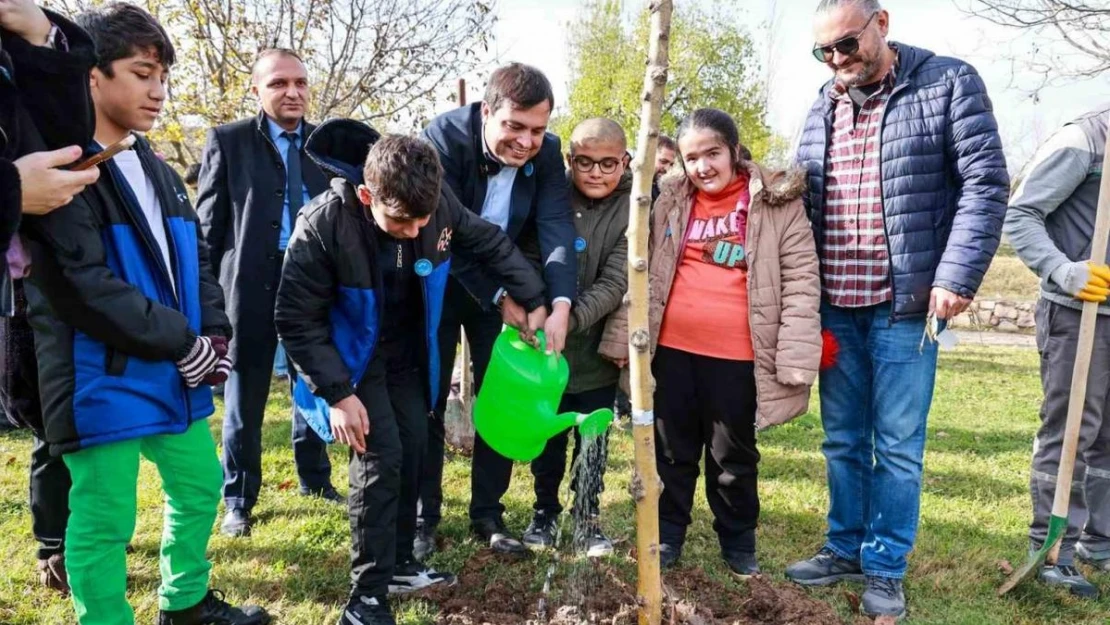 Gelecek sevgiyle yeşeriyor