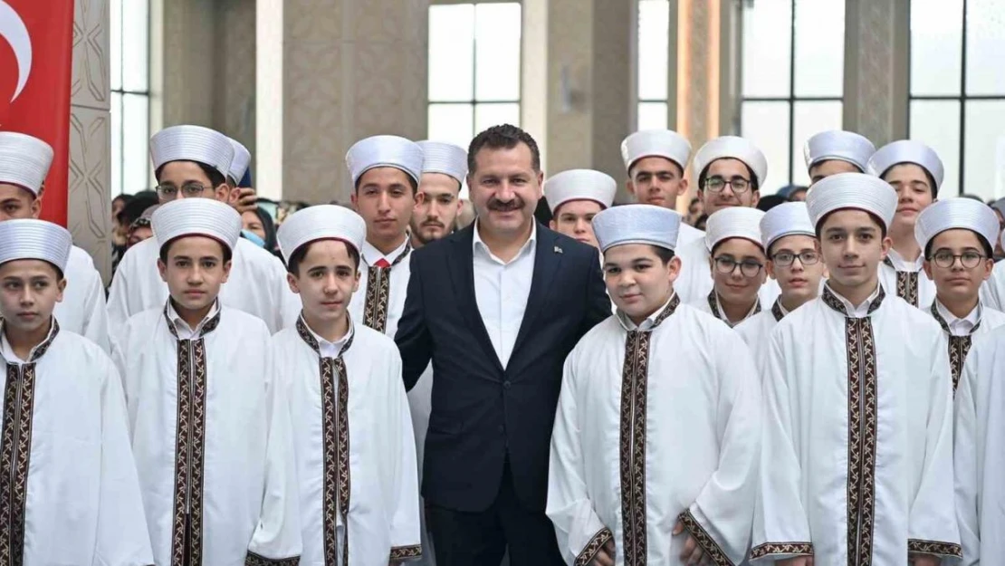 Genç hafızlar mezuniyet coşkusunu yaşadı