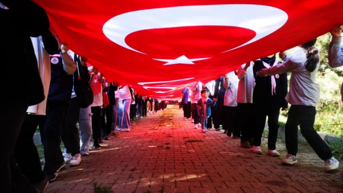 Gençler 15 Temmuz anısına Palandöken'e yürüdü